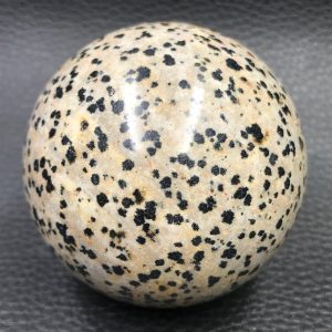 Sphère en Jaspe dalmatien 0,394kg de Madagascar (réf jd3)