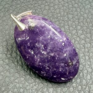 Pendentif en lépidolite