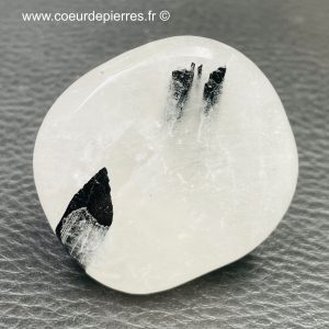 Galet cristal de roche, quartz a inclusions de tourmaline (réf git8)