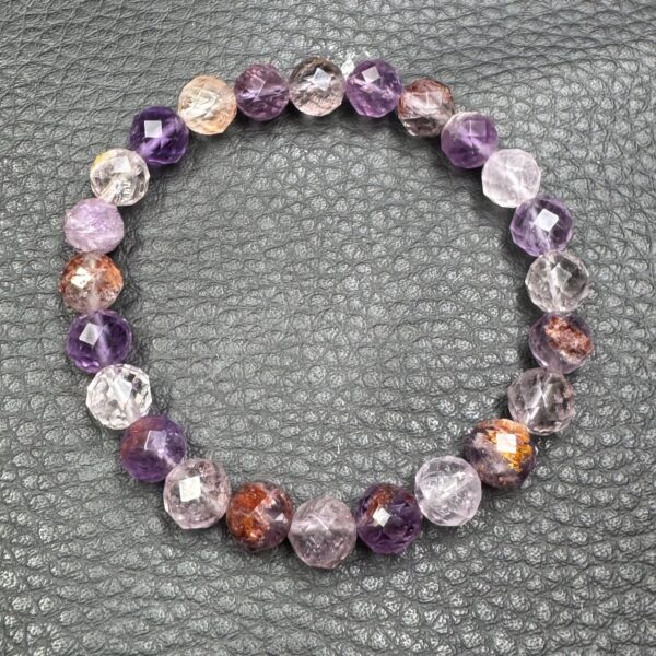 Bracelet en Super Seven "perles facettées de 8mm" – Image 3