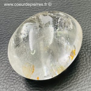 Galet en cristal de roche de Madagascar (réf gch4)