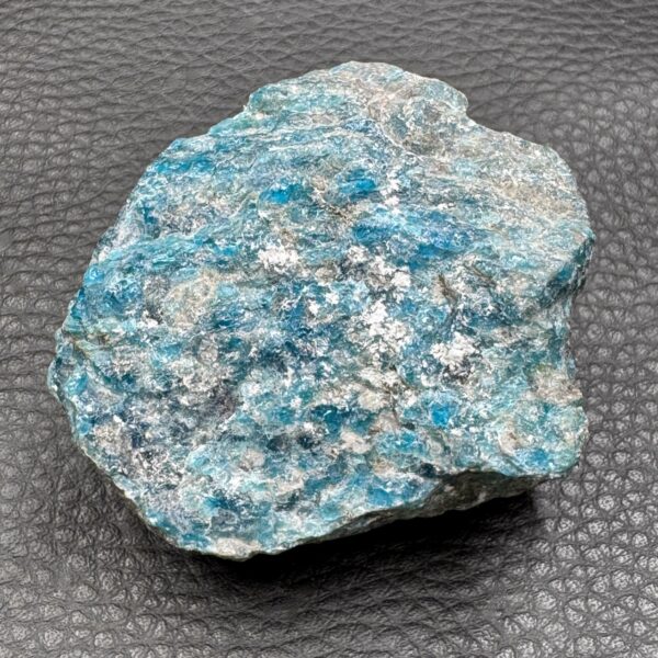 Apatite bleue brute de Madagascar (réf abb6) – Image 3
