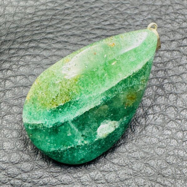 Pendentif en aventurine verte du Brésil (réf av8) – Image 2