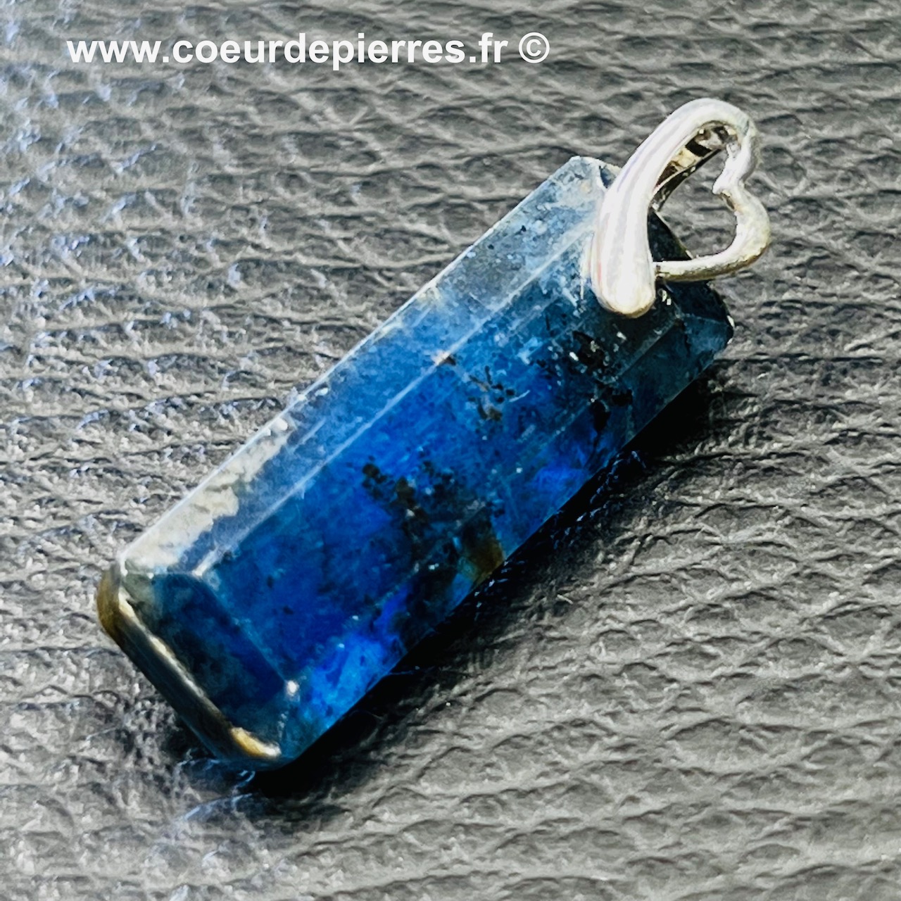 Pendentif en Cyanite Bleue du Brésil (réf cy17)