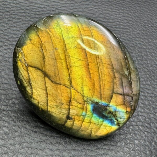 Galet de labradorite de Madagascar (réf gl68) – Image 2