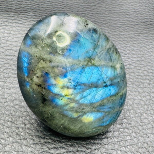 Galet de labradorite de Madagascar (réf gl9) – Image 2