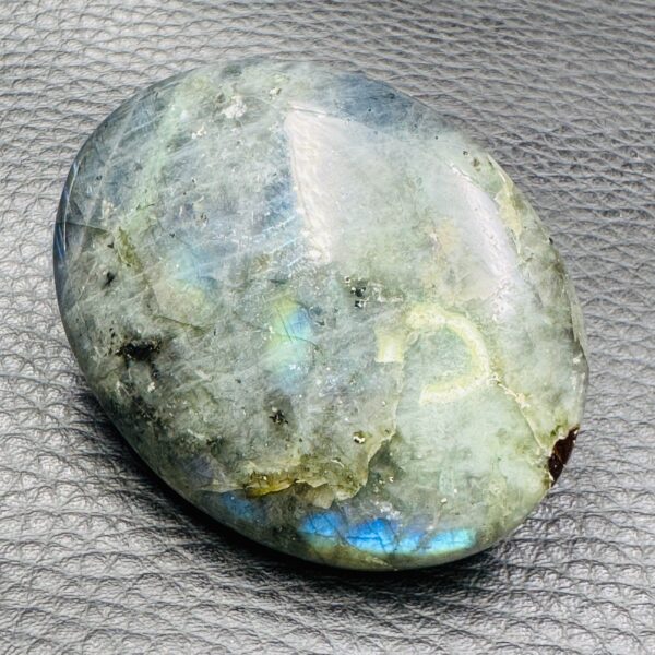Galet de labradorite de Madagascar (réf gl9) – Image 3