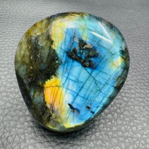 Galet de Labradorite