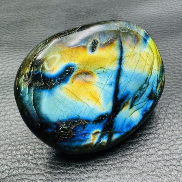 Galet de labradorite de Madagascar (réf gl60) – Image 3