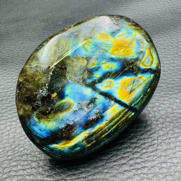 Galet de labradorite de Madagascar (réf gl60) – Image 2
