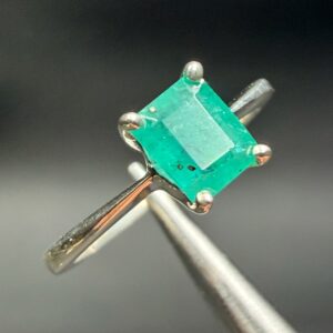 Bague avec émeraude