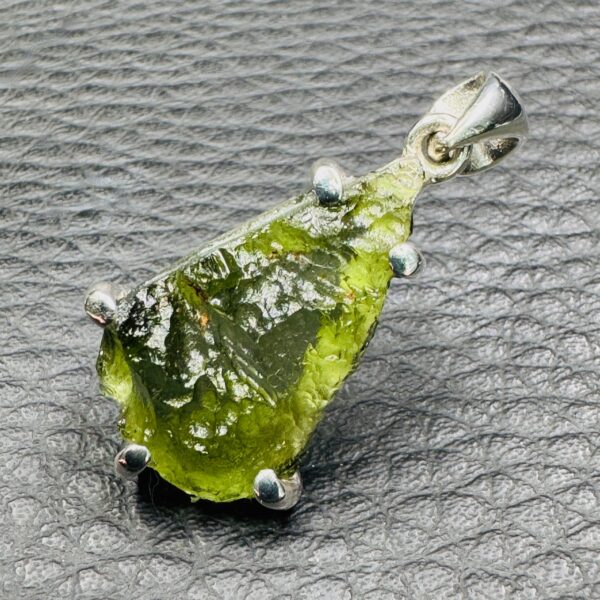 Pendentif Moldavite « Chlum » de République Tchèque (réf pdm6) – Image 3