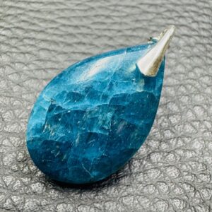 Pendentif en apatite bleue