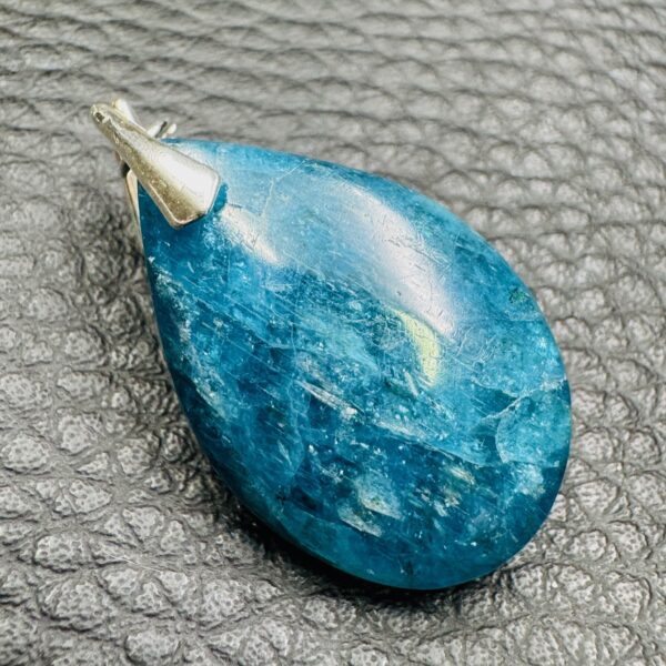 Pendentif en apatite bleue de Madagascar (réf pab10) – Image 2