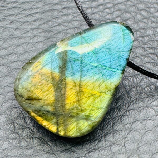 Pendentif Labradorite Doré Bleu (réf ltm22) – Image 3