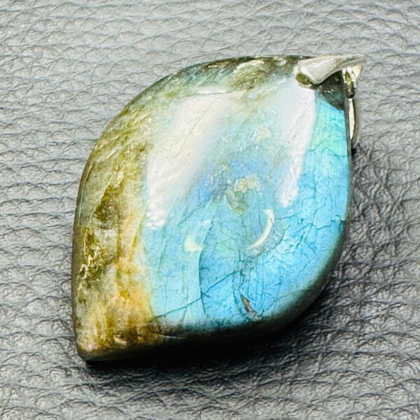 Pendentif en Labradorite Bleu Doré de Madagascar (réf ltm1) – Image 2