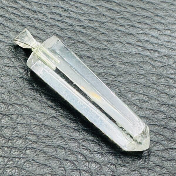 Pendentif en cristal de roche "prisme" (réf cr14) – Image 3