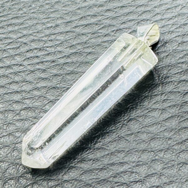 Pendentif en cristal de roche "prisme" (réf cr14) – Image 2