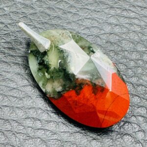 Pendentif en Jaspe Sanguin Héliotrope