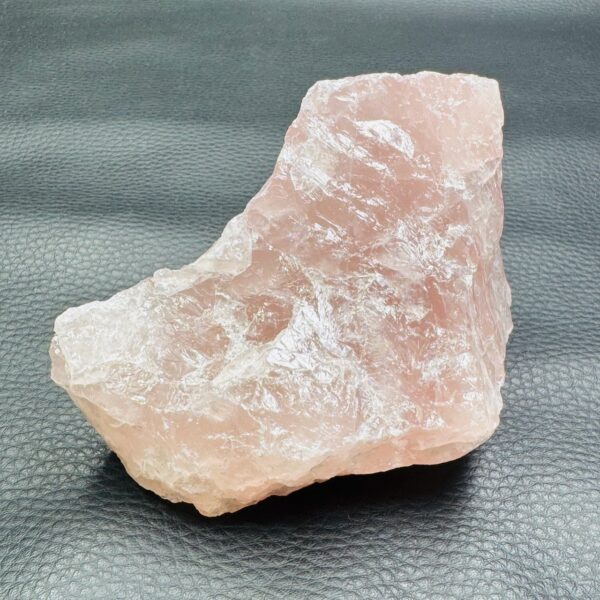 Quartz Rose "brut" de Madagascar (réf prb4) – Image 4