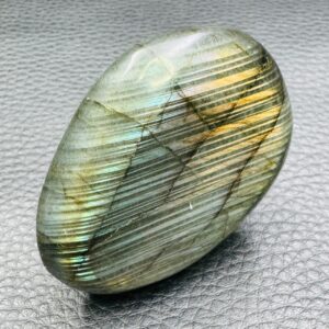 Galet de Labradorite