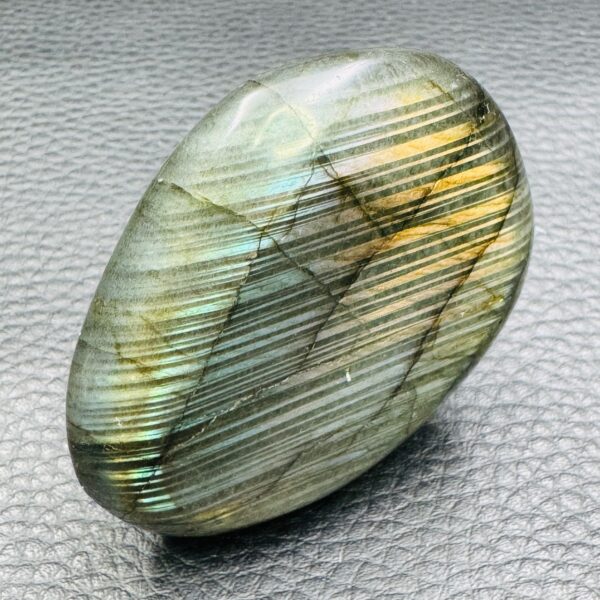 Galet de Labradorite