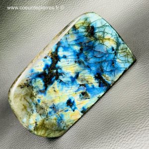 Bloc labradorite 0,830kg forme libre toutes faces polies (réf blp61)