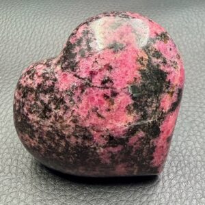 Galet en Rhodonite