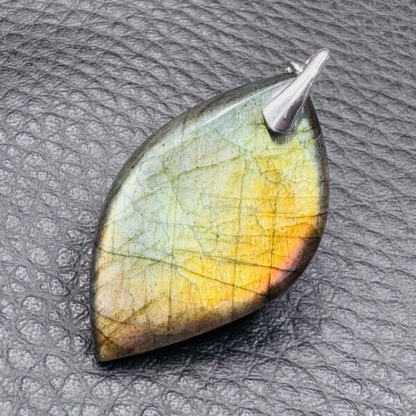 Pendentif en Labradorite Verte (réf lve93) – Image 3