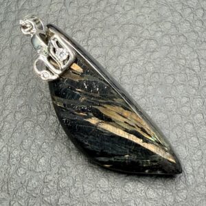 Pendentif en Nuumite