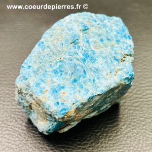Bloc brut en apatite bleue de Madagascar (réf abb12)