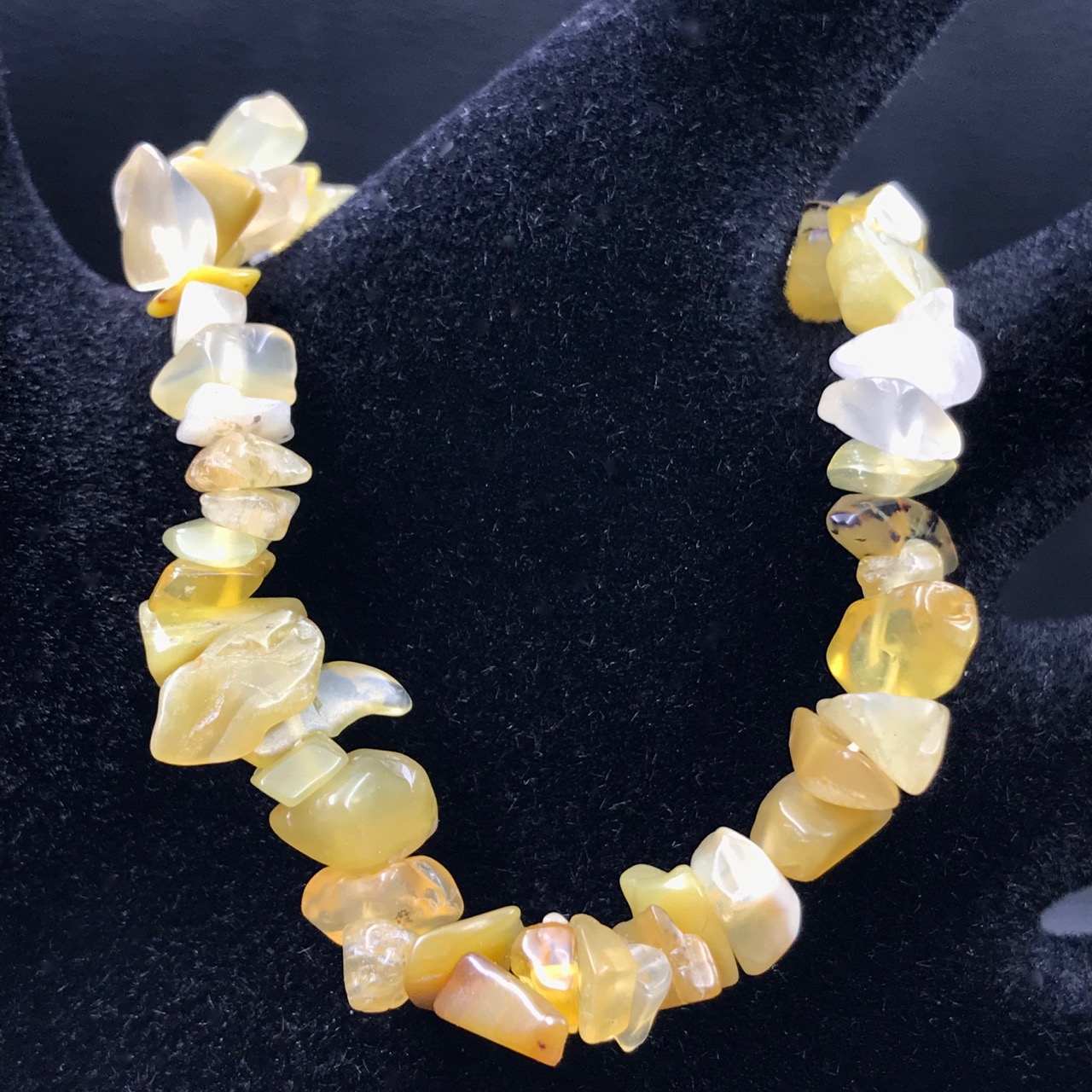 Bracelet chips en opale jaune de Madagascar
