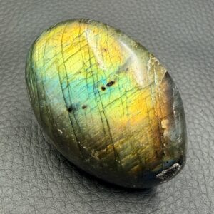 Galet de Labradorite