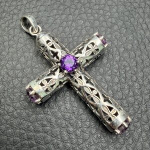 Croix Ouvragée en Améthyste