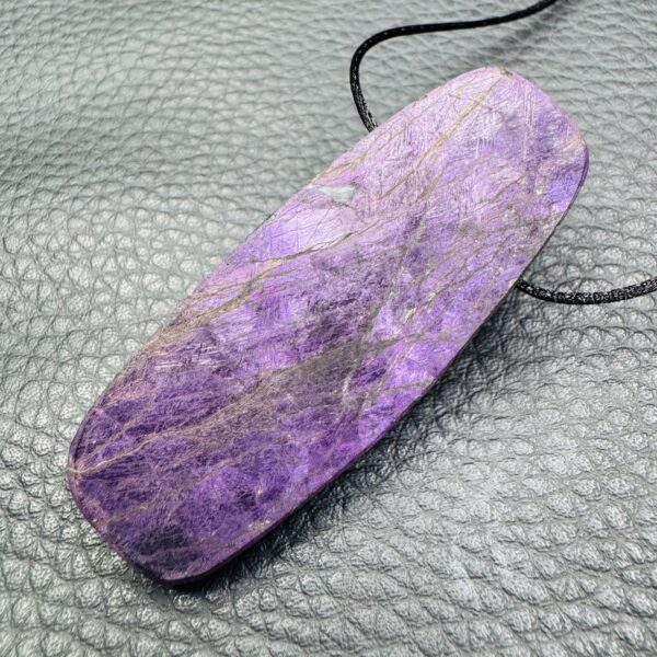 Pendentif en Purpurite
