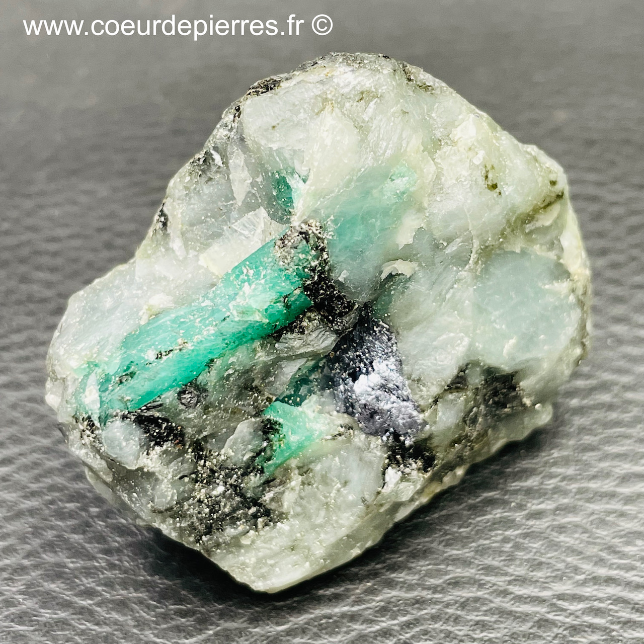 Emeraude brute du Brésil (réf emb5) Cœur de Pierres