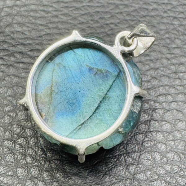 Pendentif Labradorite Bleu Lagon "Rose sculptée" (réf lbl45) – Image 3