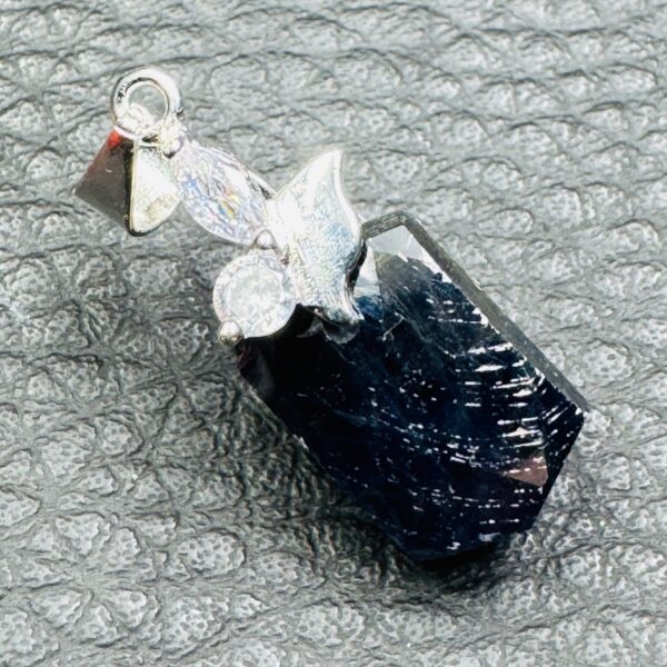 Pendentif en Saphir Facetté du Sri Lanka (réf sa12) – Image 2