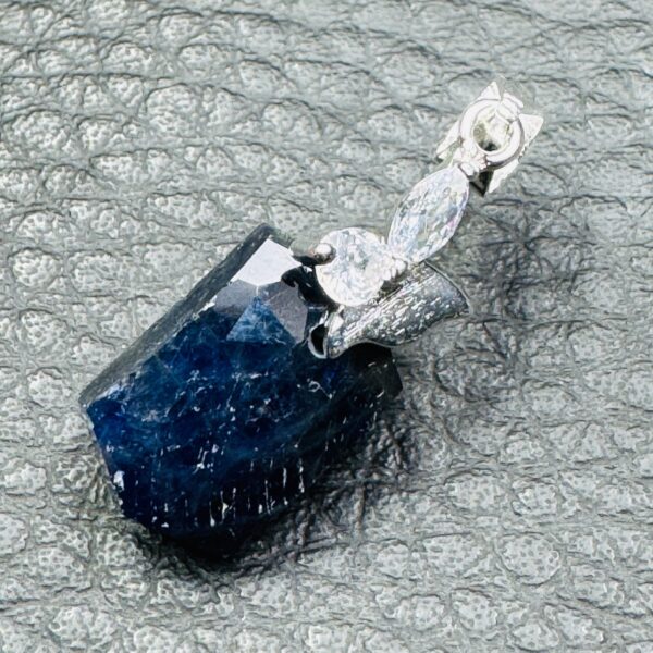 Pendentif en Saphir Facetté du Sri Lanka (réf sa12) – Image 3