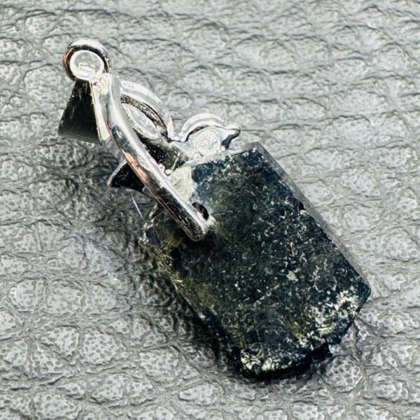 Pendentif en Saphir Facetté du Sri Lanka (réf sa12) – Image 4