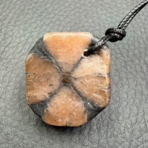 Pendentif en chiastolite