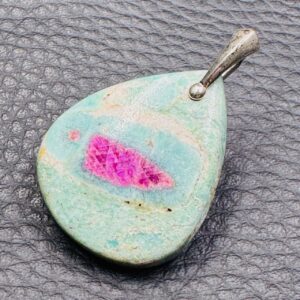 Pendentif en Rubis sur Fuschite