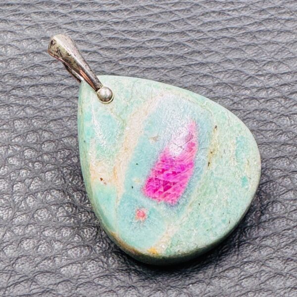 Pendentif en Rubis sur Fuschite (réf prf6) – Image 2