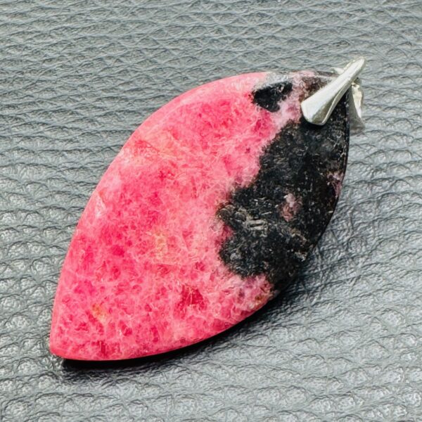 Pendentif en Rhodonite de Madagascar (réf rd11) – Image 3
