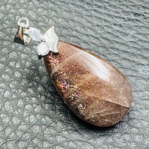 Pendentif en Pierre Soleil Noire