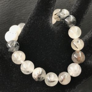 Bracelet perles de 10 mm en cristal de roche avec inclusions de tourmaline