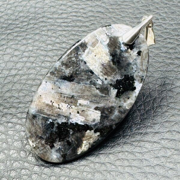 Pendentif en Larvikite