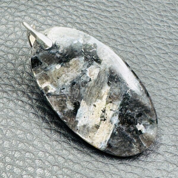 Pendentif en Larvikite de Norvége (réf plv7) – Image 2