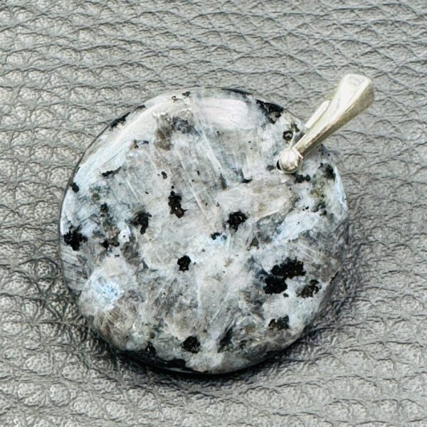 Pendentif en Larvikite de Norvége (réf plv5) – Image 3