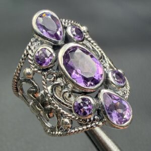 Bague en Améthyste et Argent Ciselé